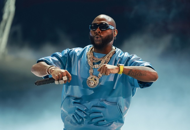 Davido captured ontop of an Okada