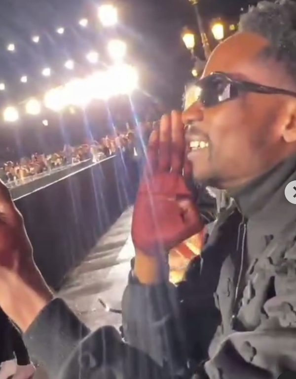 Mr Eazi cheers on his lover, Temi Otedola as she makes her runway debut at L’Oreal Paris show