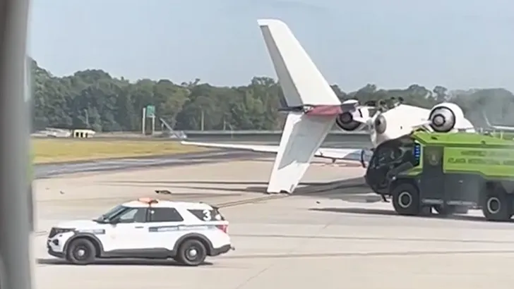 Two Delta Airlines planes collide on runway Two Delta Airlines planes collide on runway