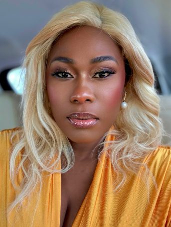 Uche Jombo ROCKS blonde hair 