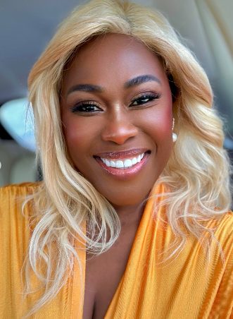 Uche Jombo ROCKS blonde hair 