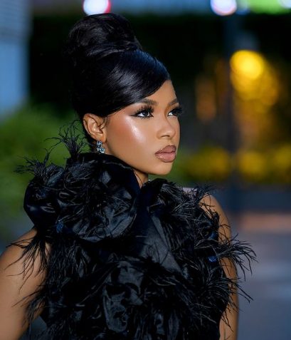 Liquorose DAZZLES in BLACK