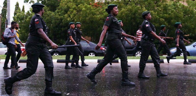 Police arrest THREE female officers for extortion Police arrest THREE female officers for extortion
