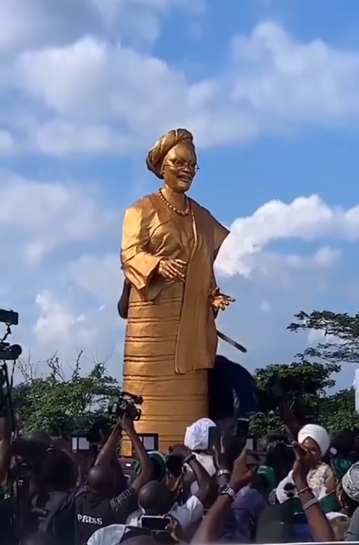 Ooni of Ife honors first lady Oluremi Tinubu with golden statue
