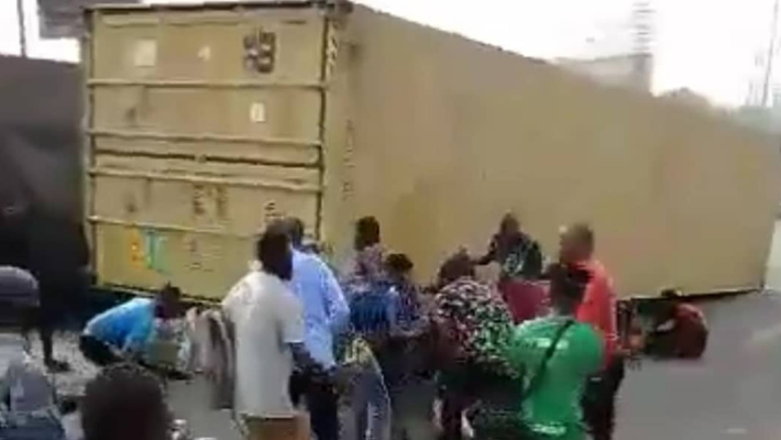 LASTMA, others rescue driver from under 40ft container LASTMA, others rescue driver from under 40ft container