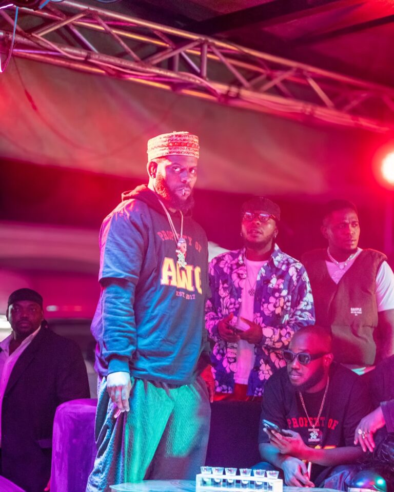Odumodublvck kicks a fan's phone at event Odumodublvck kicks a fan's phone at event
