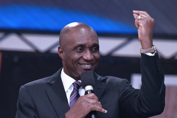 Don’t accept money from senior pastors, it reduces blessings – David Ibiyeomie Don’t accept money from senior pastors, it reduces blessings – David Ibiyeomie