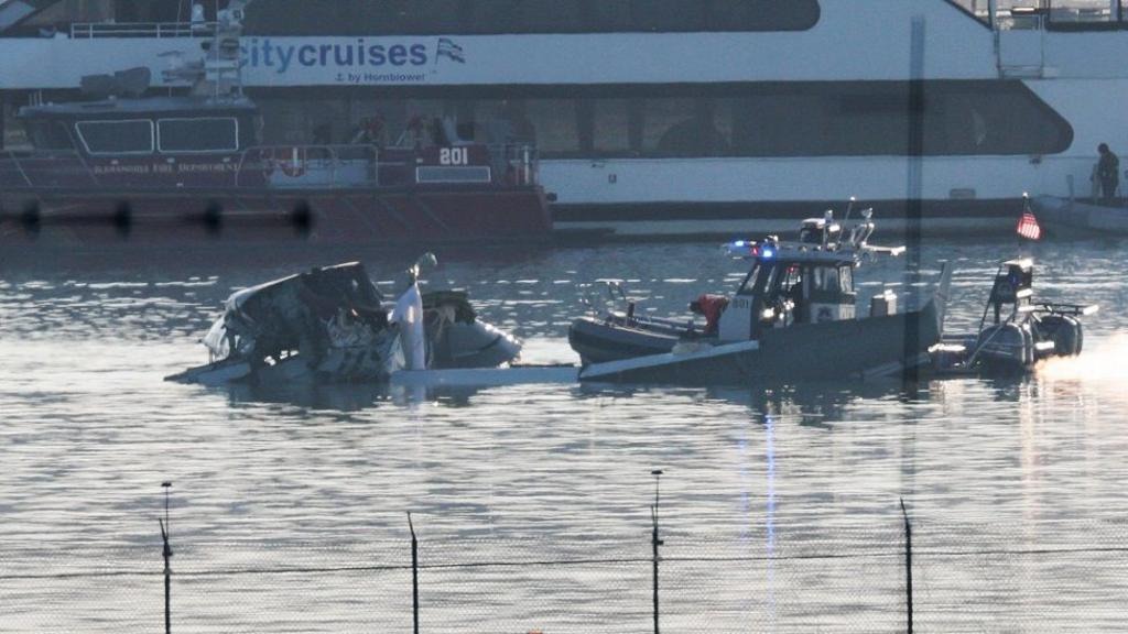 Mid-Air plane collision over Washington leaves 67 feared dead Mid-Air plane collision over Washington leaves 67 feared dead