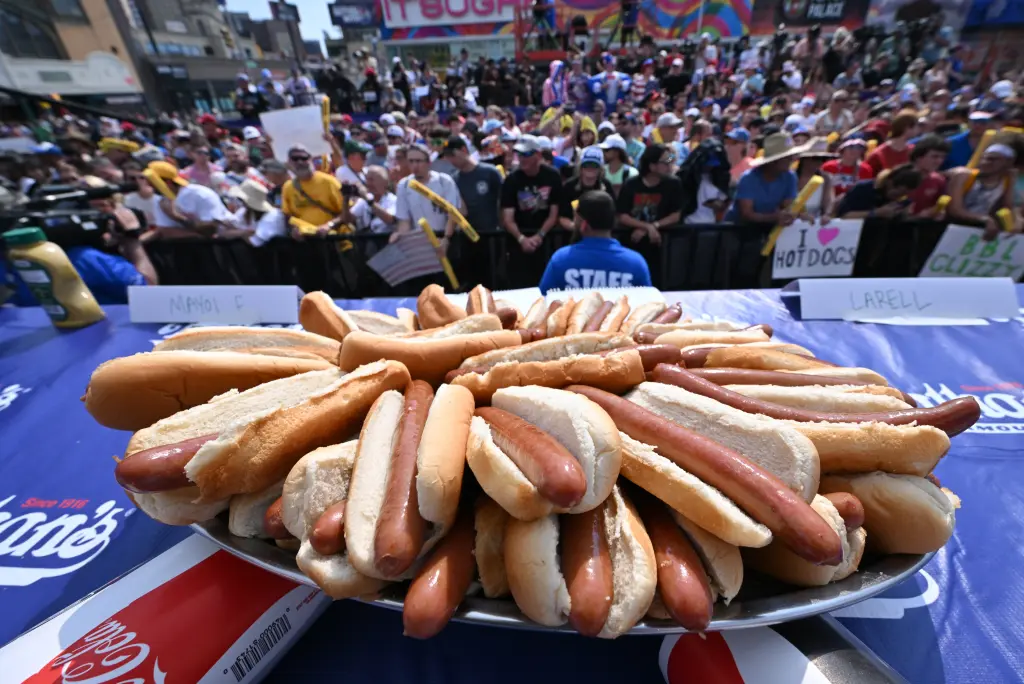 Kim Jong Un cracks down on sale of hot dogs in North Korea