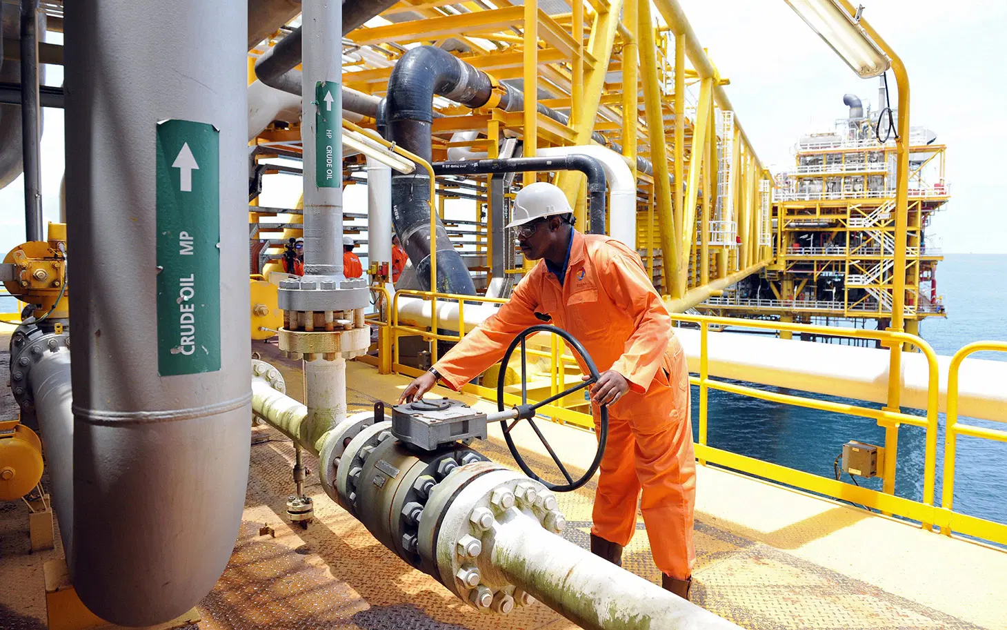 FG bans export of crude oil allocated to domestic refineries FG bans export of crude oil allocated to domestic refineries