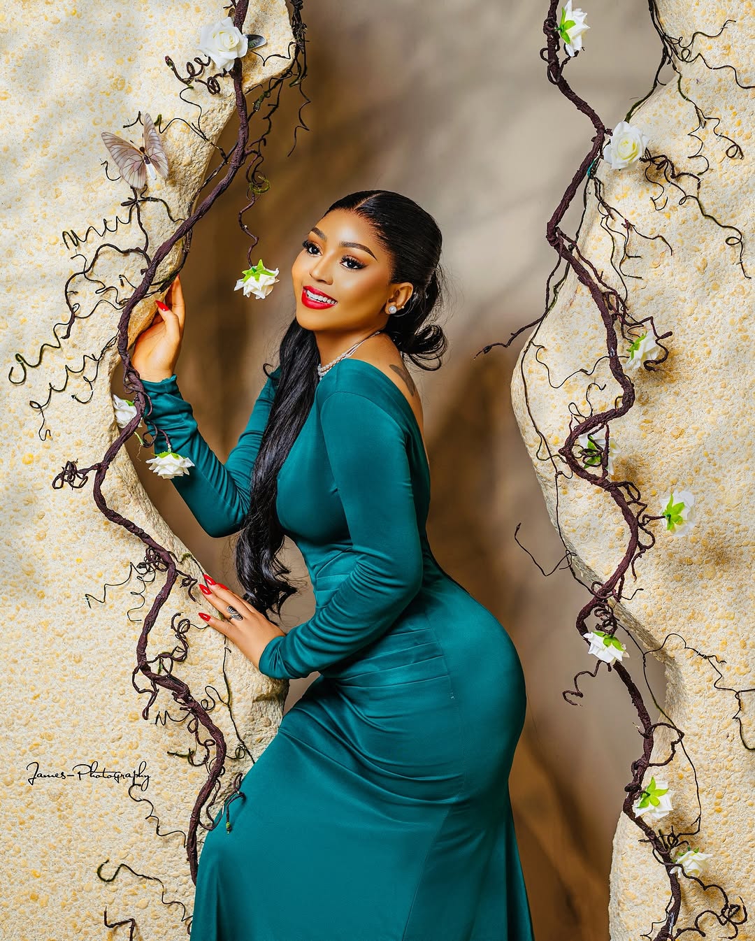 Regina Daniels fuels divorce rumours by playing 'last last' by Burna Boy Regina Daniels fuels divorce rumours by playing 'last last' by Burna Boy