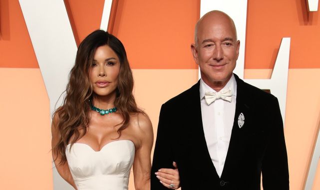 Lauren Sanchez & Jeff Bezos FINALLY send out wedding invites Lauren Sanchez & Jeff Bezos FINALLY send out wedding invites
