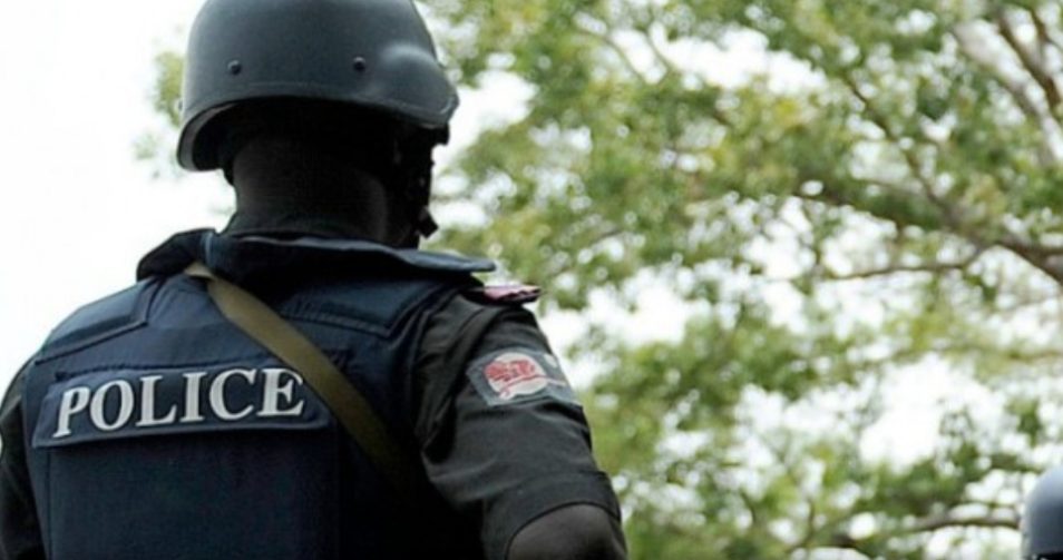 Man on the RUN as girlfriend found de.ad in Lagos apartment Man on the RUN as girlfriend found de.ad in Lagos apartment