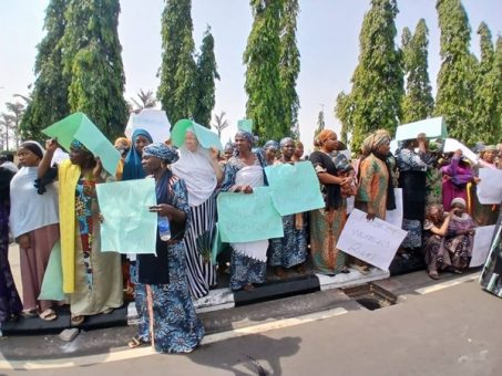 Pro-Natasha protest rocks NASS over Akpabio Pro-Natasha protest rocks NASS over Akpabio