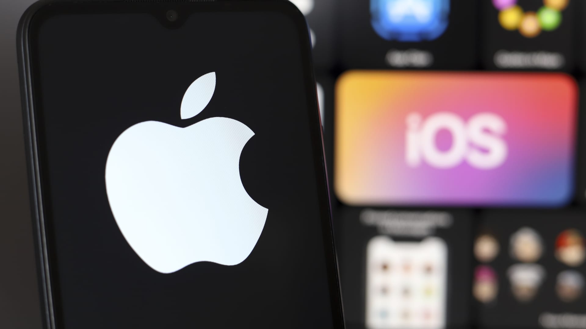 Apple fined 150 million euros Apple fined 150 million euros