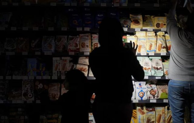Power returning to Spain and Portugal as officials work to establish cause of mass outages Power returning to Spain and Portugal as officials work to establish cause of mass outages