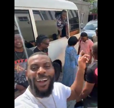 Odumodublvck's mum anoints his team members before trip