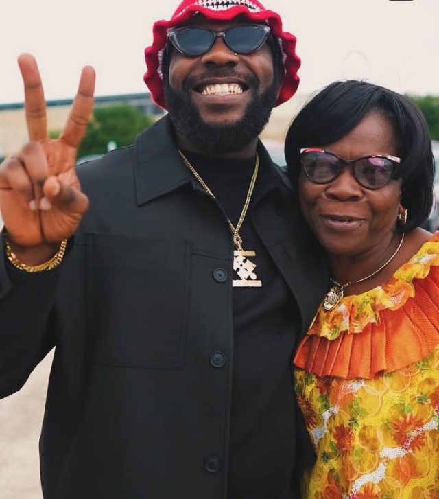 Odumodublvck's mum anoints his team members before trip