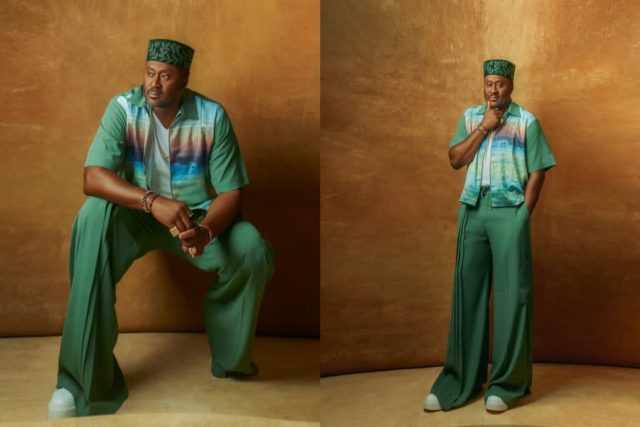 BETWEEN Desmond Elliot & a FAN BETWEEN Desmond Elliot & a FAN