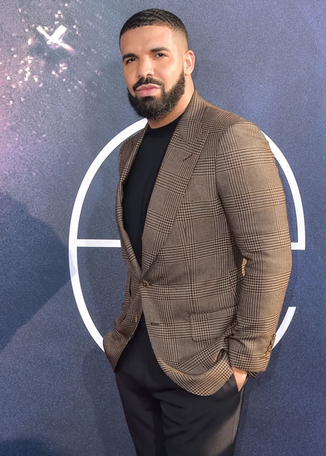 Drake becomes 1st artiste with RIAA Diamond singles Drake becomes 1st artiste with RIAA Diamond singles