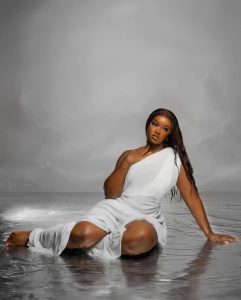 Luchy Donalds celebrates birthday with sultry photos 