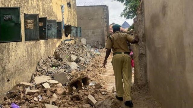 NCoS launches manhunt as SEVEN inmates escape from Ilesa prison NCoS launches manhunt as SEVEN inmates escape from Ilesa prison