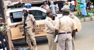 Pastor on the RUN after gunning down TWO Immigration officers Pastor on the RUN after gunning down TWO Immigration officers