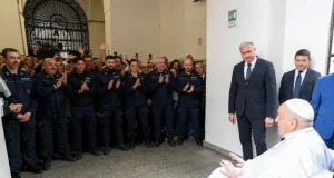 Pope Francis donated €200,000 to prisoners from his personal account before he d!ed Pope Francis donated €200,000 to prisoners from his personal account before he d!ed
