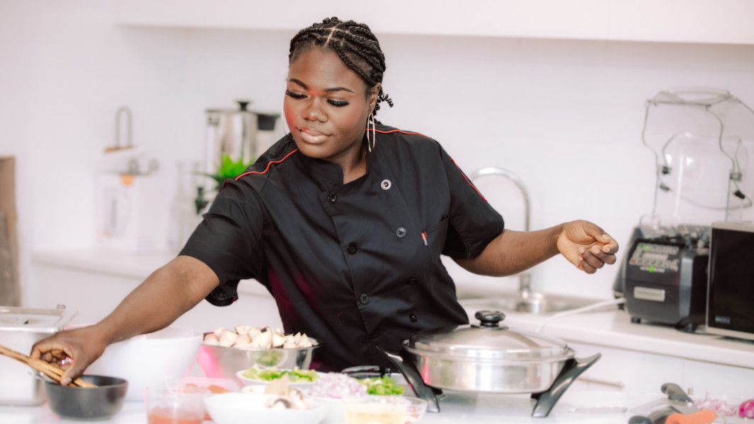 Liberian-Australian Chef breaks World Record for longest cooking period