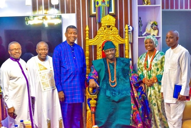 Pastor Adeboye visits Alaafin of Oyo Pastor Adeboye visits Alaafin of Oyo