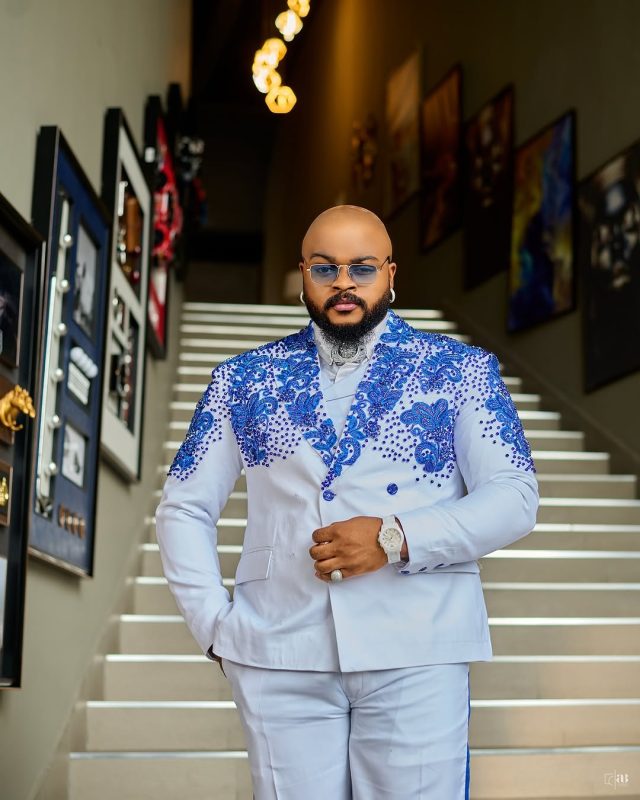 Whitemoney celebrates birthday with a bald look