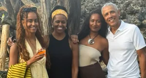 Barack & Michelle Obama share new family photo Barack & Michelle Obama share new family photo