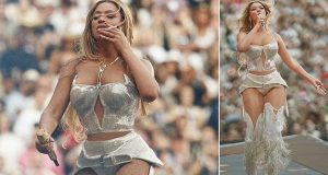Beyonce smokes on stage Beyonce smokes a cigarette onstage