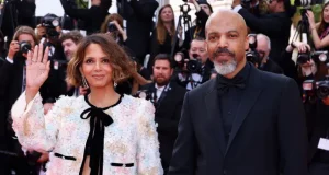 Halle Berry awkwardly rejects boyfriend’s marriage proposal Halle Berry awkwardly rejects boyfriend’s marriage proposal