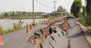 Hundreds of earthquakes rattle Japanese islands Hundreds of earthquakes rattle Japanese islands