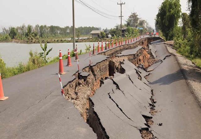 Hundreds of earthquakes rattle Japanese islands Hundreds of earthquakes rattle Japanese islands