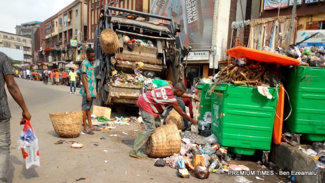 Lagos arrests FOUR for illegal dumping of refuse Lagos arrests FOUR for illegal dumping of refuse