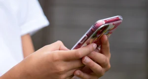 Primary school bans smartphones Primary school bans smartphones