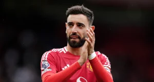 Bruno Fernandes rejects Saudi Arabia move to stay at Man United Bruno Fernandes rejects Saudi Arabia move to stay at Man United