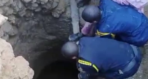 TWO d!e trying to retrieve phone from latrine TWO d!e trying to C