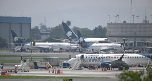 AeroMéxico plane nearly lands on top of Delta Air Lines AeroMéxico plane nearly lands on top of Delta Air Lines