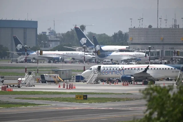 AeroMéxico plane nearly lands on top of Delta Air Lines AeroMéxico plane nearly lands on top of Delta Air Lines