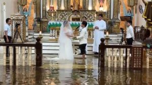 Couple ties knot in FLOODED church