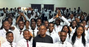 Peter Obi donates N15m to UNN dental students Peter Obi donates N15m to UNN dental students