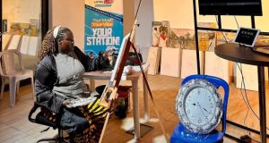 Nigerian woman completes 168-hour GWR painting marathon Nigerian woman completes 168-hour GWR painting marathon