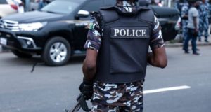 Truck crushes police inspector to de.ath Truck crushes police inspector to de.ath