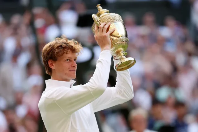 Jannik Sinner defeats Alcaraz to win Wimbledon Jannik Sinner defeats Alcaraz to win Wimbledon