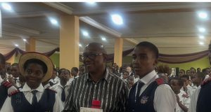 Peter Obi donates N10m to anambra school for international debate win Peter Obi donates N10m to anambra school for international debate win