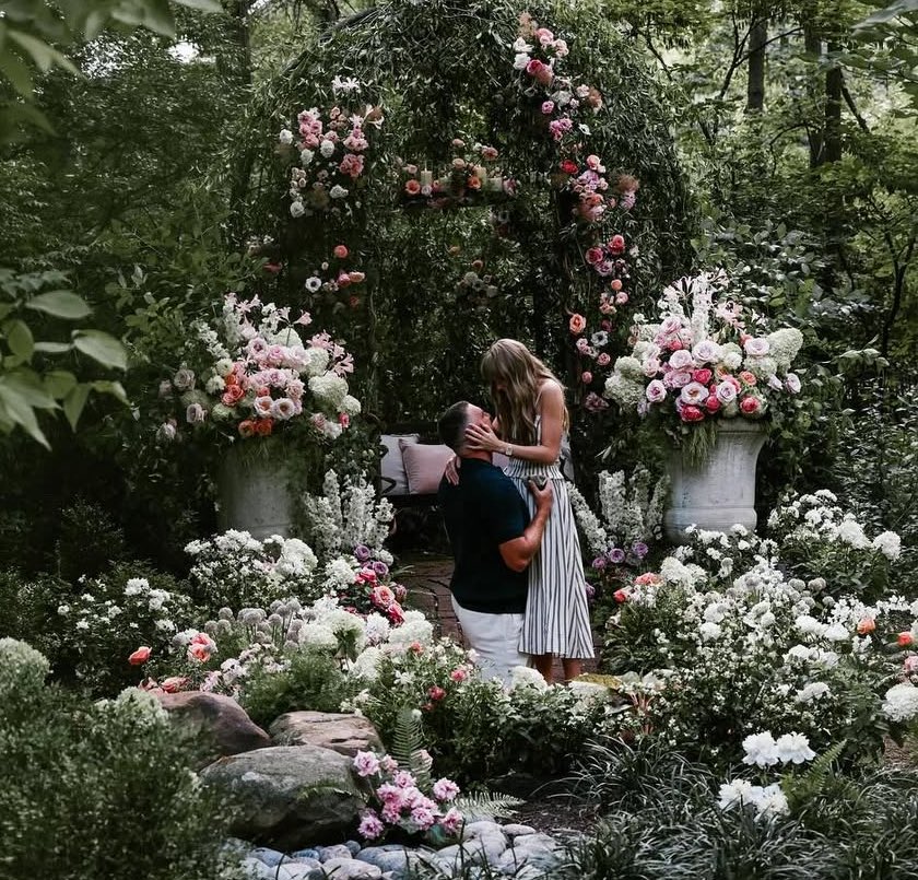 Taylor Swift and Travis Kelce announce engagement