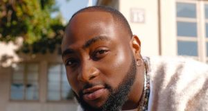 ”Nah your mama go knack wrong person” – Davido replies fan who dissed him for his wealthy background Davido replies critic who said his wealthy background gave him advantage